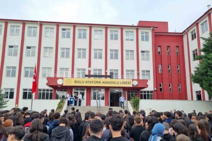 boluda-52-bin-ogrenci-ders-basi-yapti