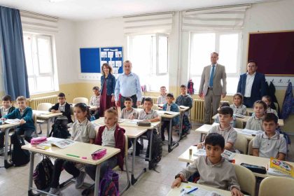 bozuyuk-kaymakami-adem-ozturk-saffet-seker-ilkokuluna-ziyaret-etti