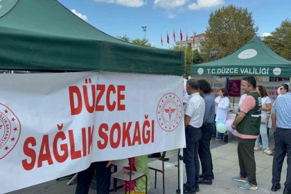 bu-sokaga-gelenler-saglik-taramasindan-gecti