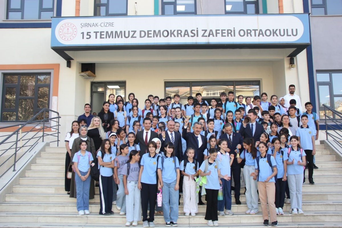 cizrede-ilk-ders-zili-caldi-46-bin-349-ogrenci-ders-basi-yapti