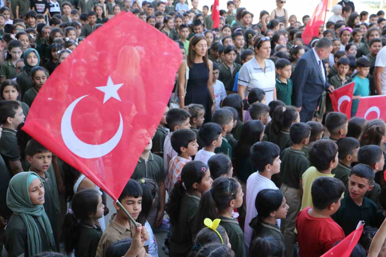 diyarbakirda-yeni-egitim-ogretim-yilinin-ilk-zili-caldi