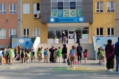duzcede-76-bin-838-ogrenci-icin-ders-zili-caldi