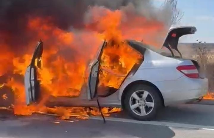 edirnede-seyir-halindeki-otomobil-alev-alev-yandi