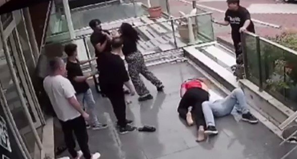 esenyurtta-iki-grup-arasinda-yumruk-yumruga-kavga-cikti-o-anlar-kamerada