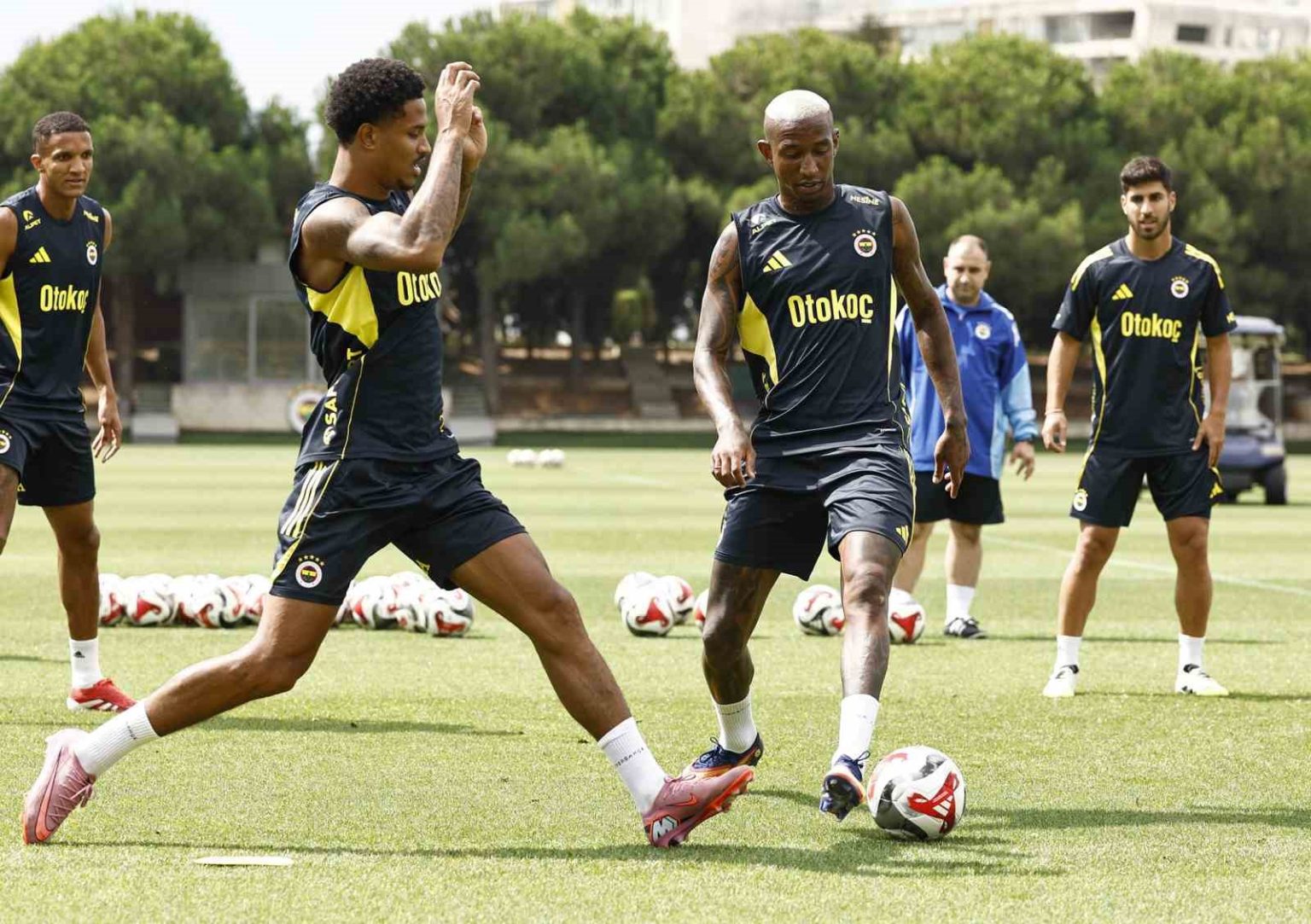 fenerbahcede-trabzonspor-maci-hazirliklari-devam-etti