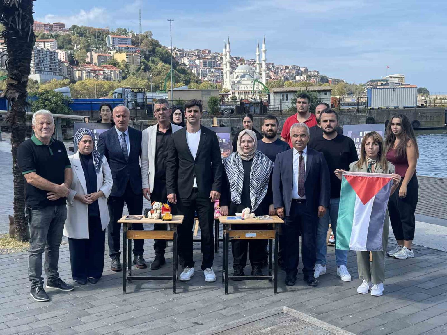 gazzeli-cocuklar-icin-bos-siralar-etkinligi-yapildi