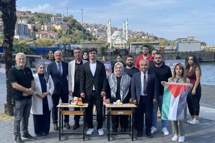 gazzeli-cocuklar-icin-bos-siralar-etkinligi-yapildi