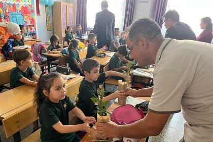 her-cocuk-bir-fidan-ilk-ders-yesil-vatan-etkinligi-mersinde-gerceklestirildi