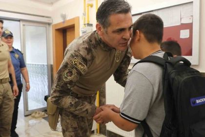 il-emniyet-muduru-aydindan-vefa-ornegi-sehit-cocuklarini-okullarina-birakti