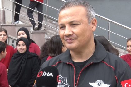 ilk-turk-astronot-alper-gezeravci-ogrencilerle-bir-araya-geldi