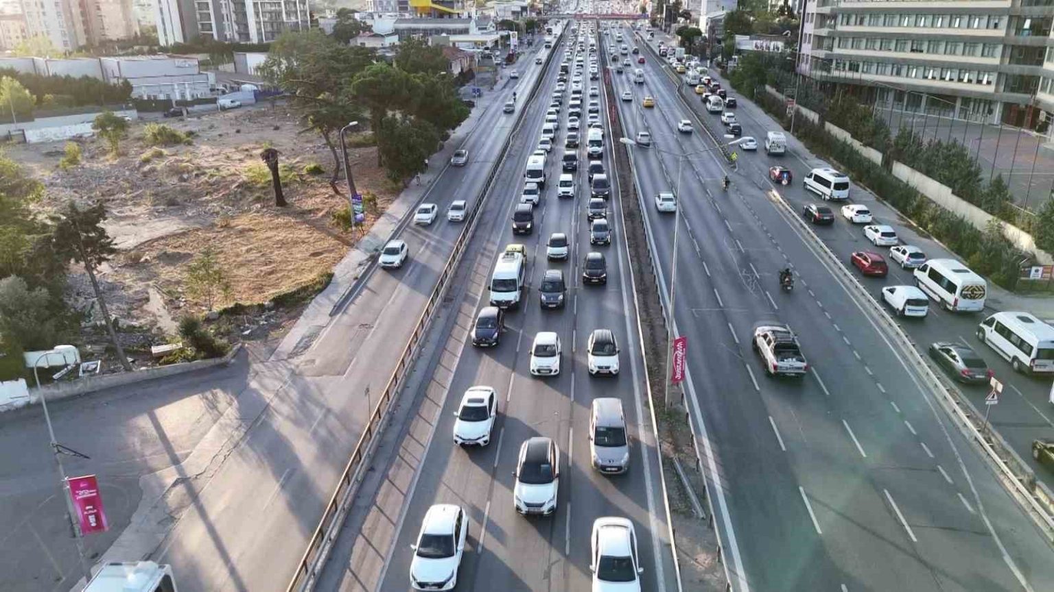 istanbulda-is-cikisi-trafigi-dron-ile-goruntulendi