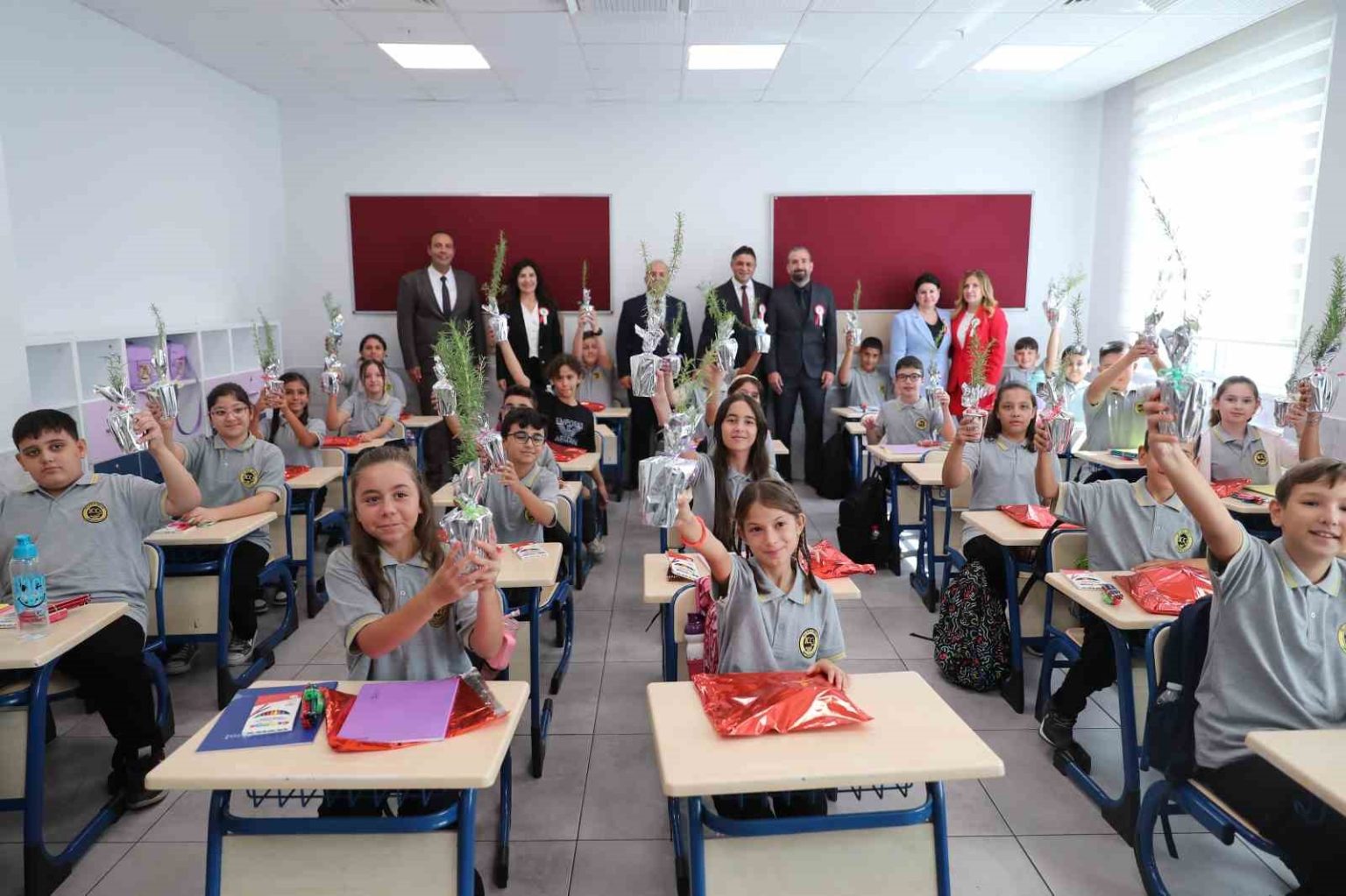 izmirde-yeni-egitim-yili-yesil-vatani-korumak-temali-ilk-dersle-basladi