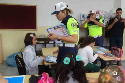 jandarma-sinif-sinif-gezdi-minikleri-bilgilendirdi