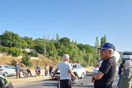 kamyonete-carpan-motosiklet-surucusu-hastanede-kurtarilamadi