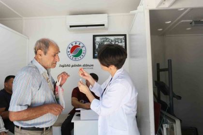 kepezin-mobil-saglik-merkezinden-dokumaparkta-kanser-taramasi