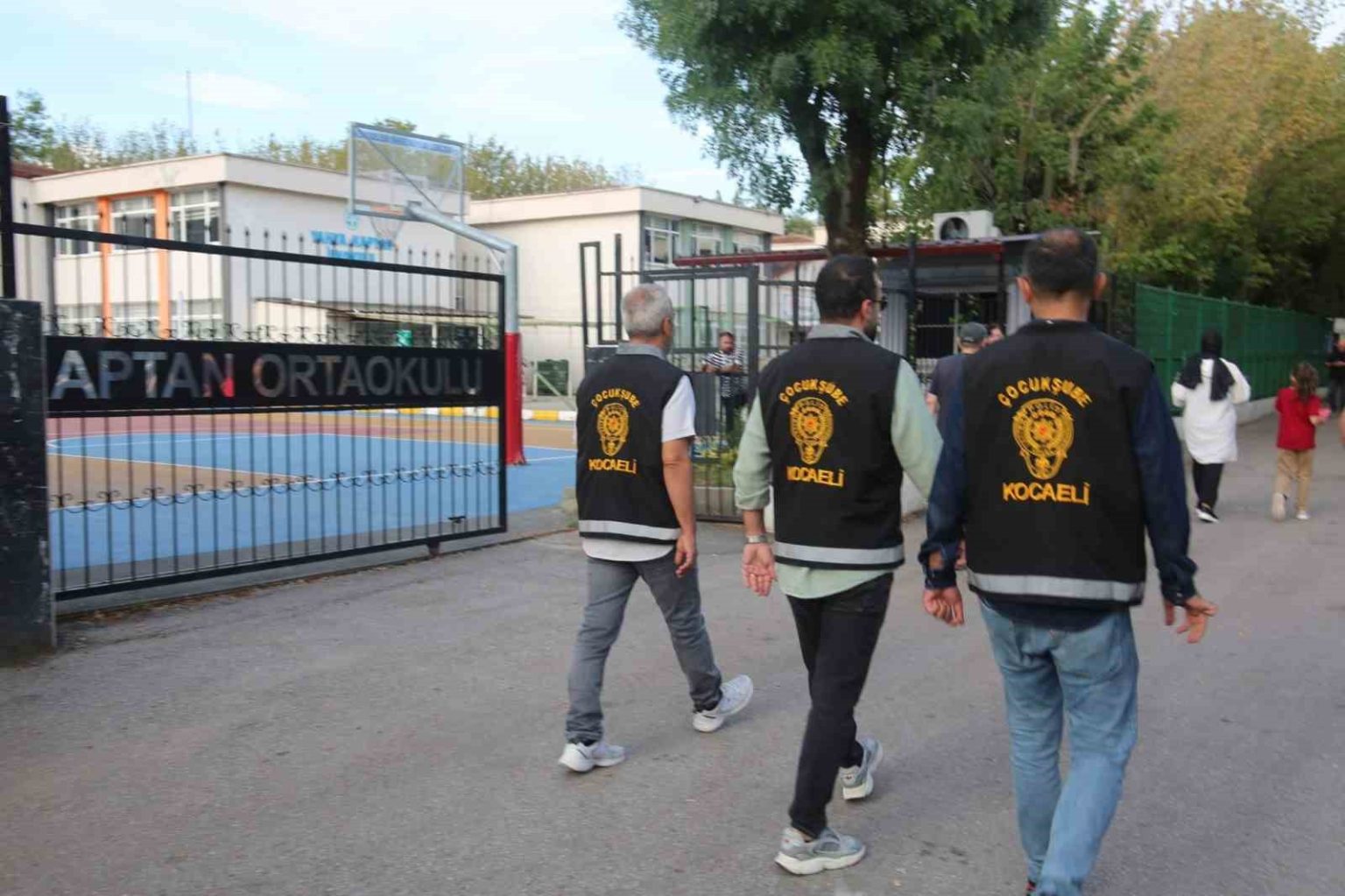 kocaelide-okul-cevrelerine-narkotik-ablukasi-492-polis-sahaya-indi