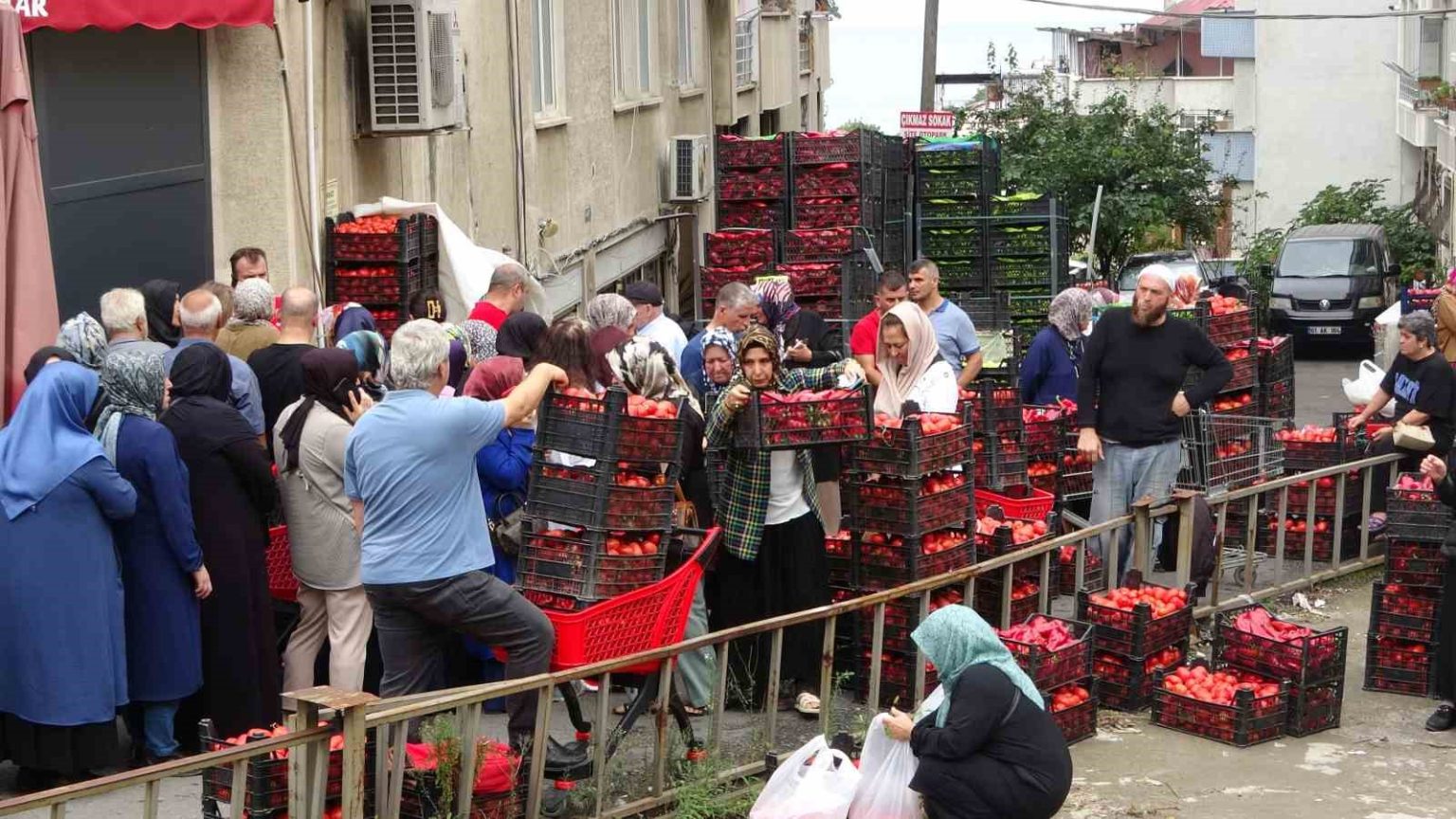 market-acilisinda-izdiham