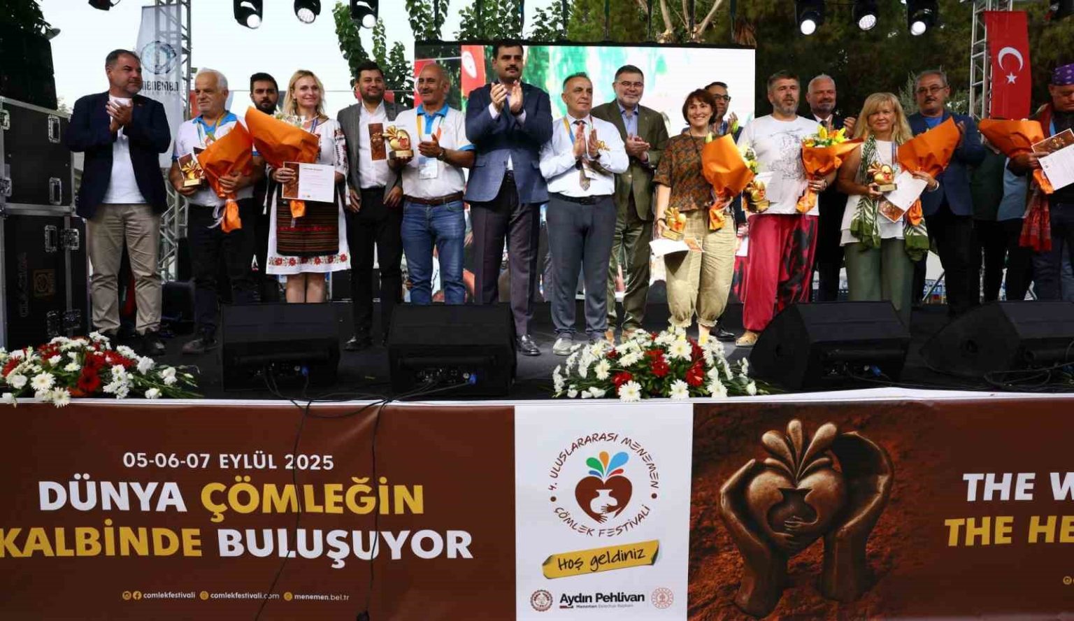 menemen-belediyesi-uluslarasi-comlek-festivaline-muhtesem-final