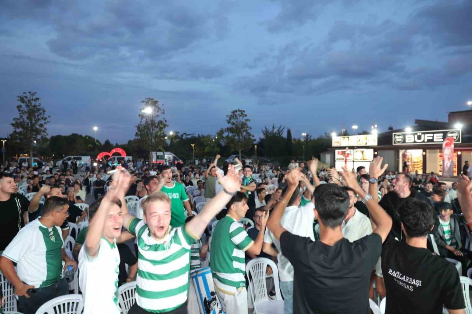 milli-heyecan-ve-bursaspor-maci-dev-ekrana-yansidi