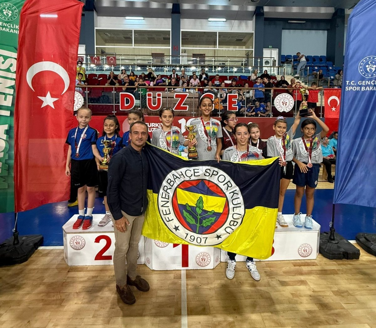 minik-sporcular-sampiyon-olmak-icin-ter-doktu
