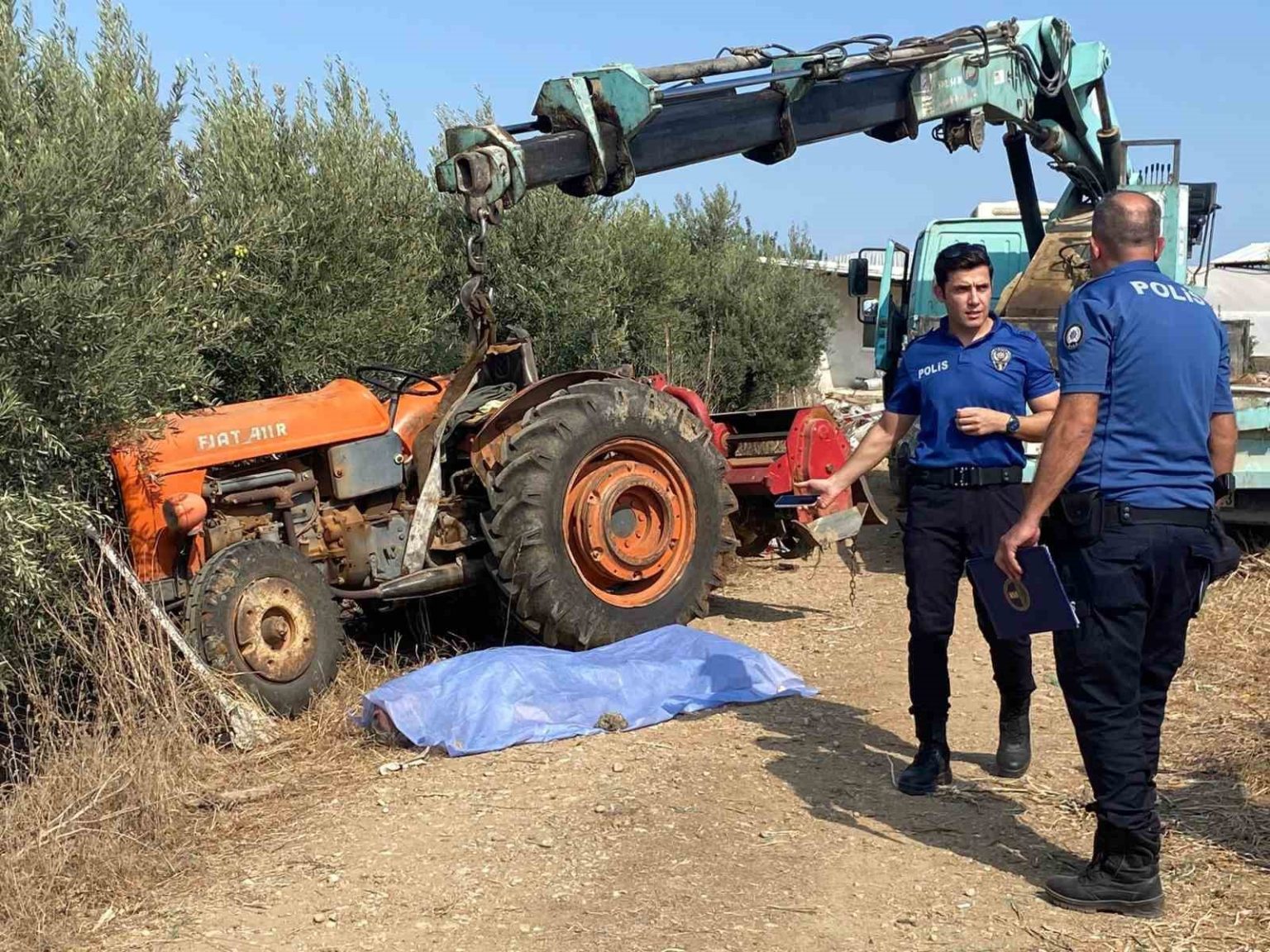 oto-elektrik-ustasi-traktorun-altinda-can-verdi