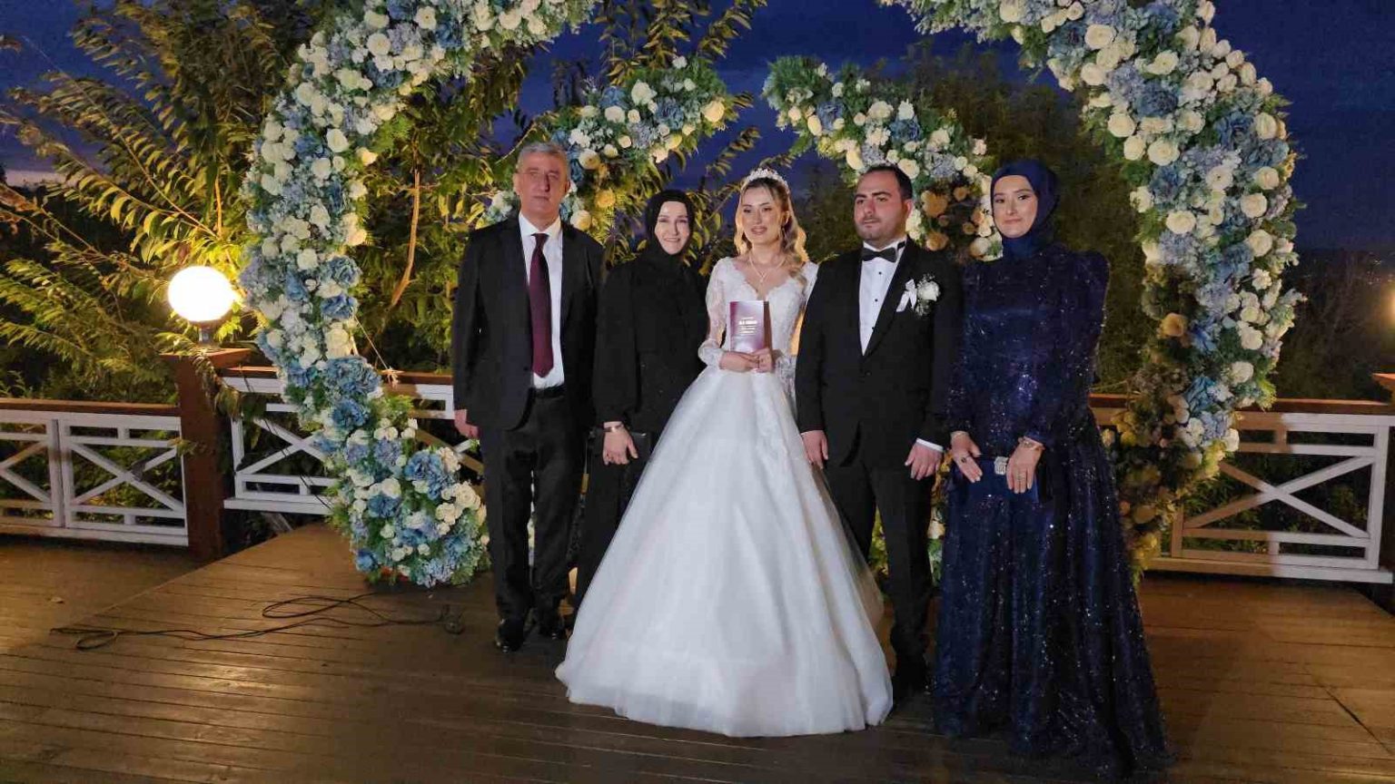 ozturk-ailesinin-mutlu-gunu