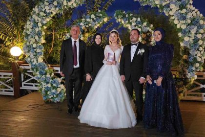 ozturk-ailesinin-mutlu-gunu