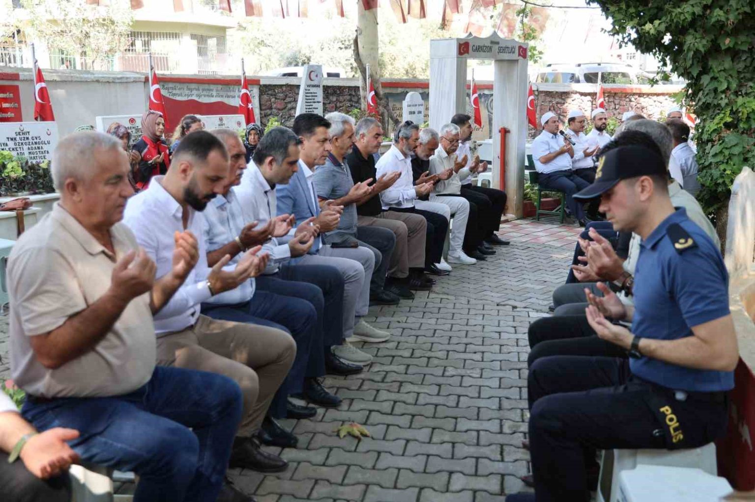 sehit-ziya-ozkozanoglu-kabri-basinda-anildi