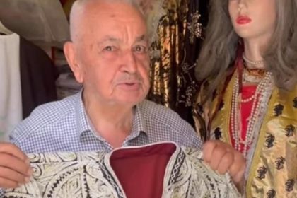 simli-gumus-iplikle-islenen-nadide-bir-giysi-sarka