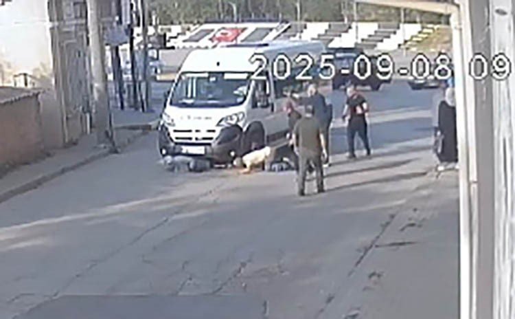 tekirdagda-okul-yolunda-feci-kaza-anne-ve-oglu-isci-servisinin-altinda-kaldi