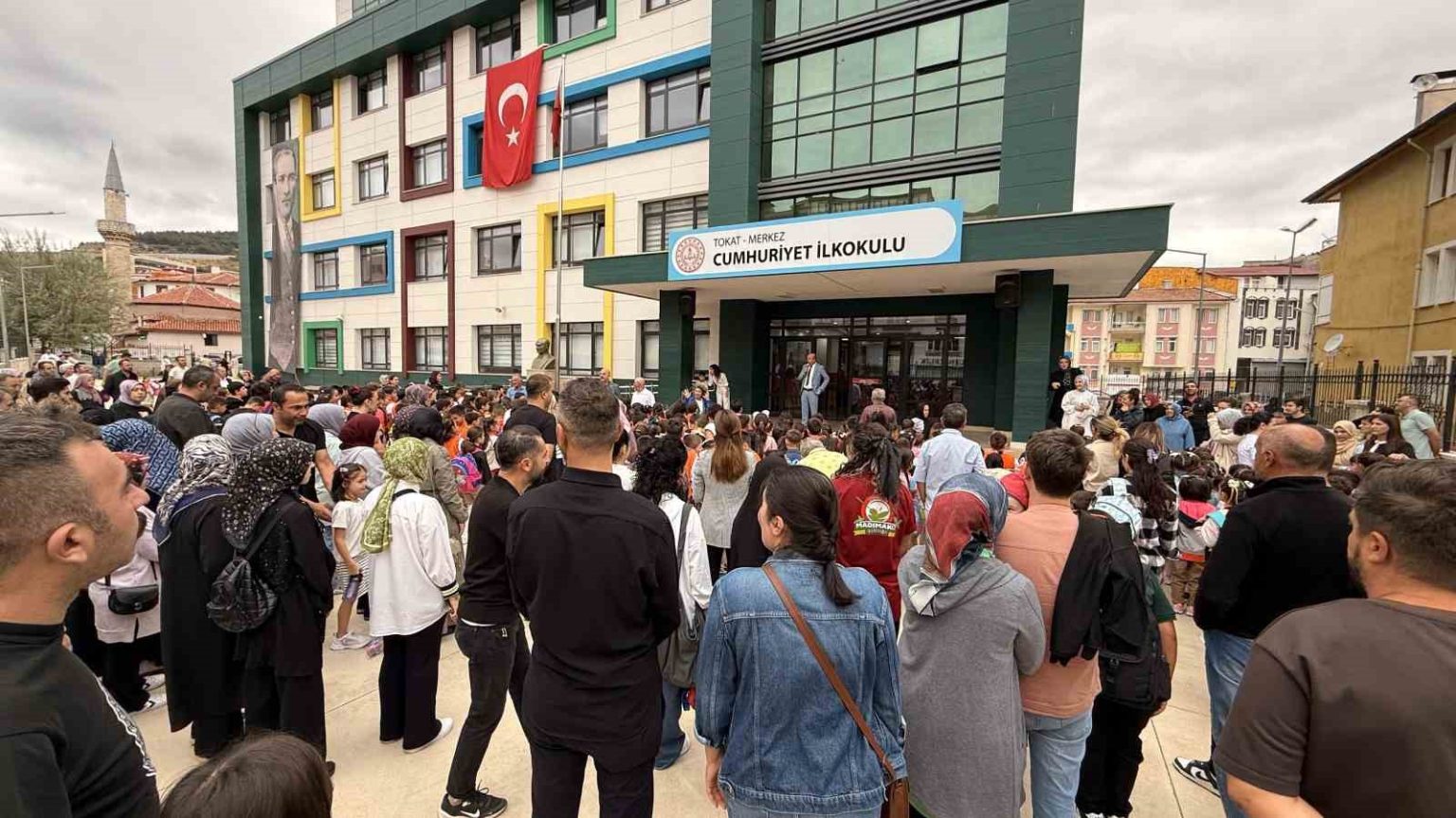 tokatta-93-bin-985-ogrenci-ogrenci-ders-basi-yapti