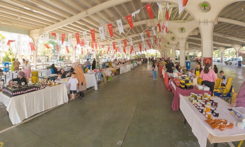 ureten-kadinlar-carsisi-kapilarini-acti