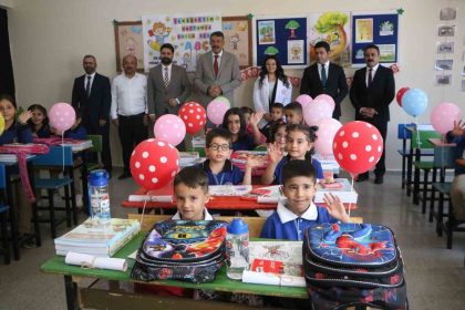 vali-ali-celikten-ogrencilere-egitim-ogretim-yili-hediyesi