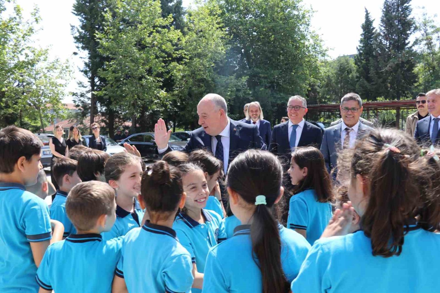 vali-coskun-en-guclu-silah-bilgi-en-buyuk-dusman-ise-tembellik-ve-cehalettir