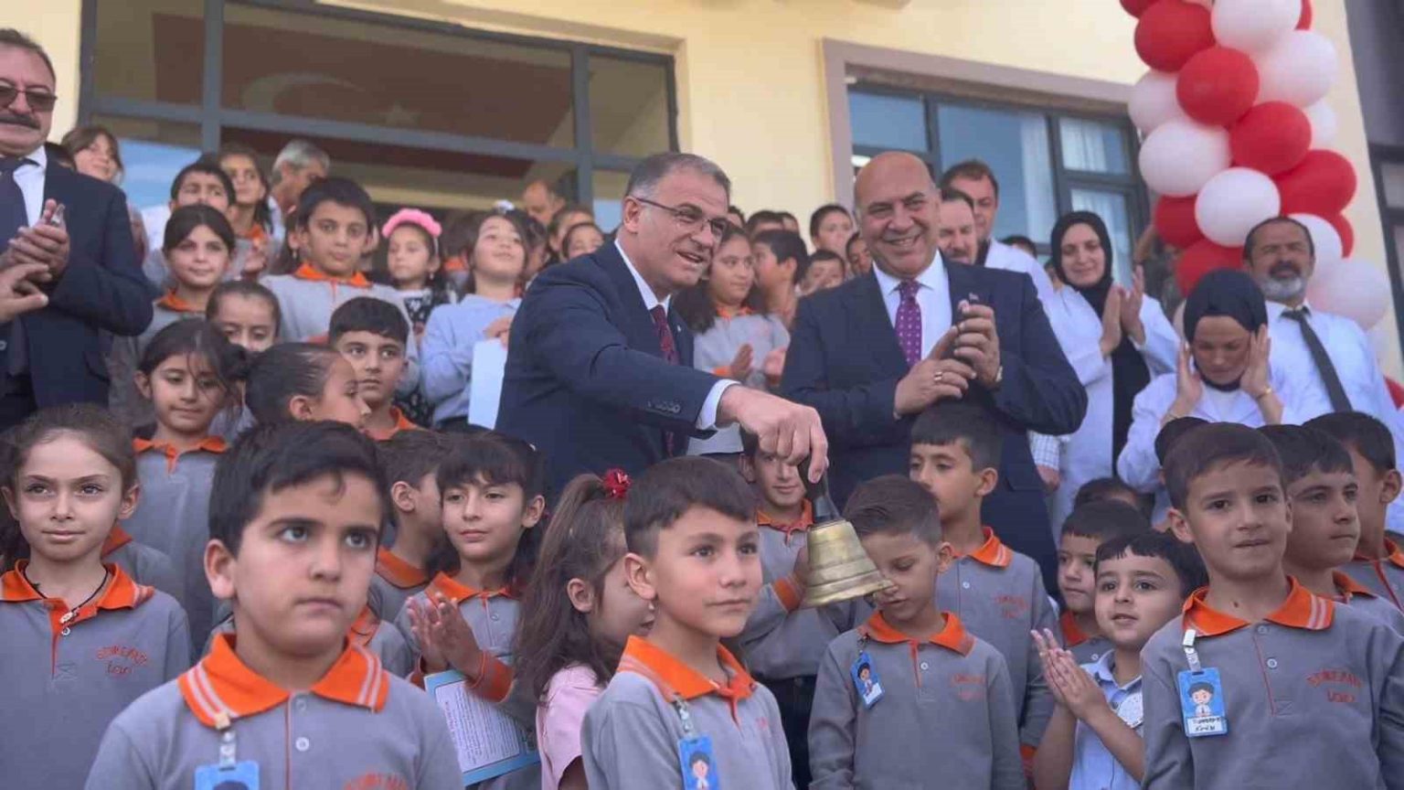 vanda-275-bin-363-ogrenci-icin-ders-zili-caldi