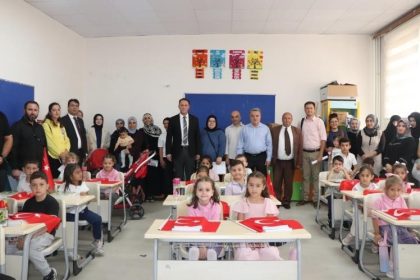 yeni-egitim-yilinda-kaymakam-ozturk-ogrencilerle-bulustu
