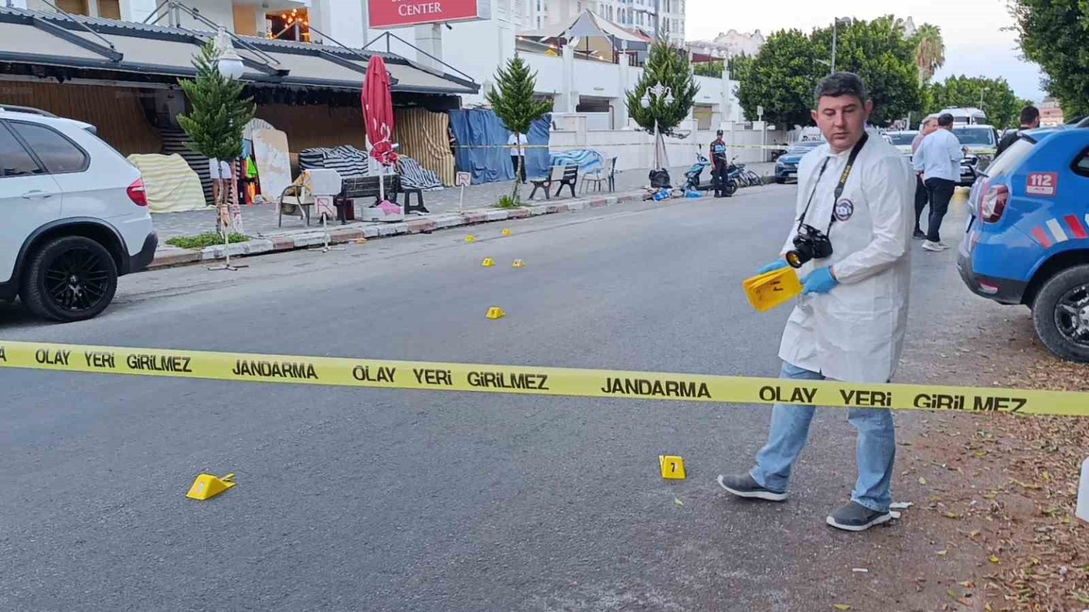 antalyada-silahli-saldiri-1i-turist-3-yarali