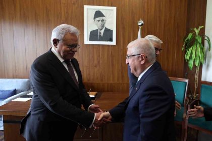 bakan-guler-pakistanli-mevkidasi-asif-ile-bir-araya-geldi