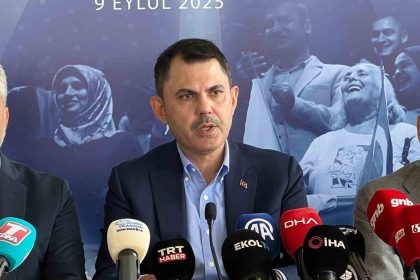 bakan-murat-kurum-deprem-bolgesinde-yilsonuna-kadar-evine-girmeyen-kimseyi-birakmayacagiz