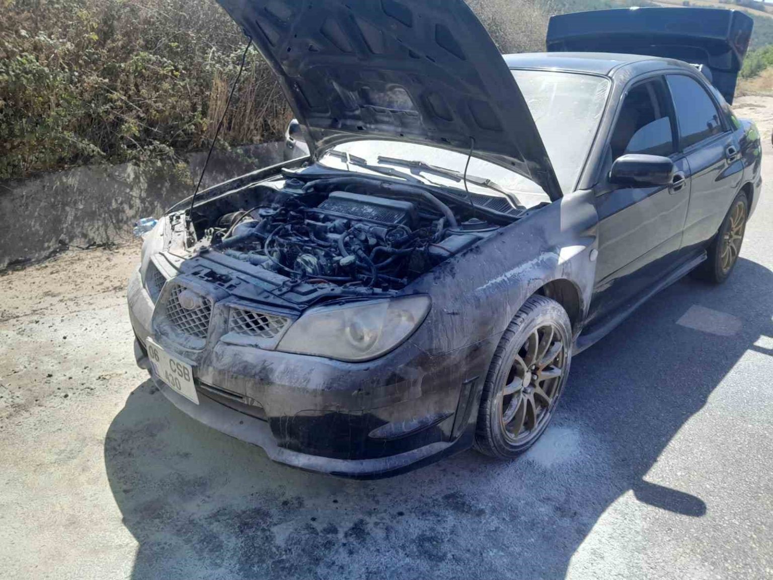 bandirma-gonen-yolunda-seyir-halindeki-otomobilde-yangin