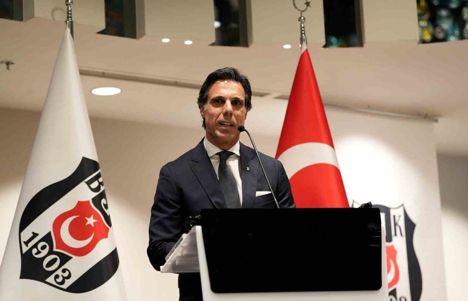 besiktas-divan-kurulu-baskan-adayi-emir-tamer-basin-mensuplariyla-bir-araya-geldi