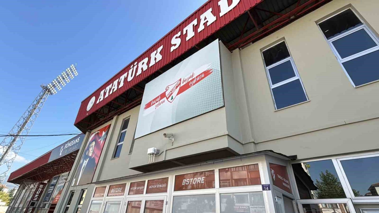 bolu-ataturk-stadyumunda-hummali-calisma