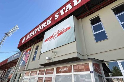 bolu-ataturk-stadyumunda-hummali-calisma