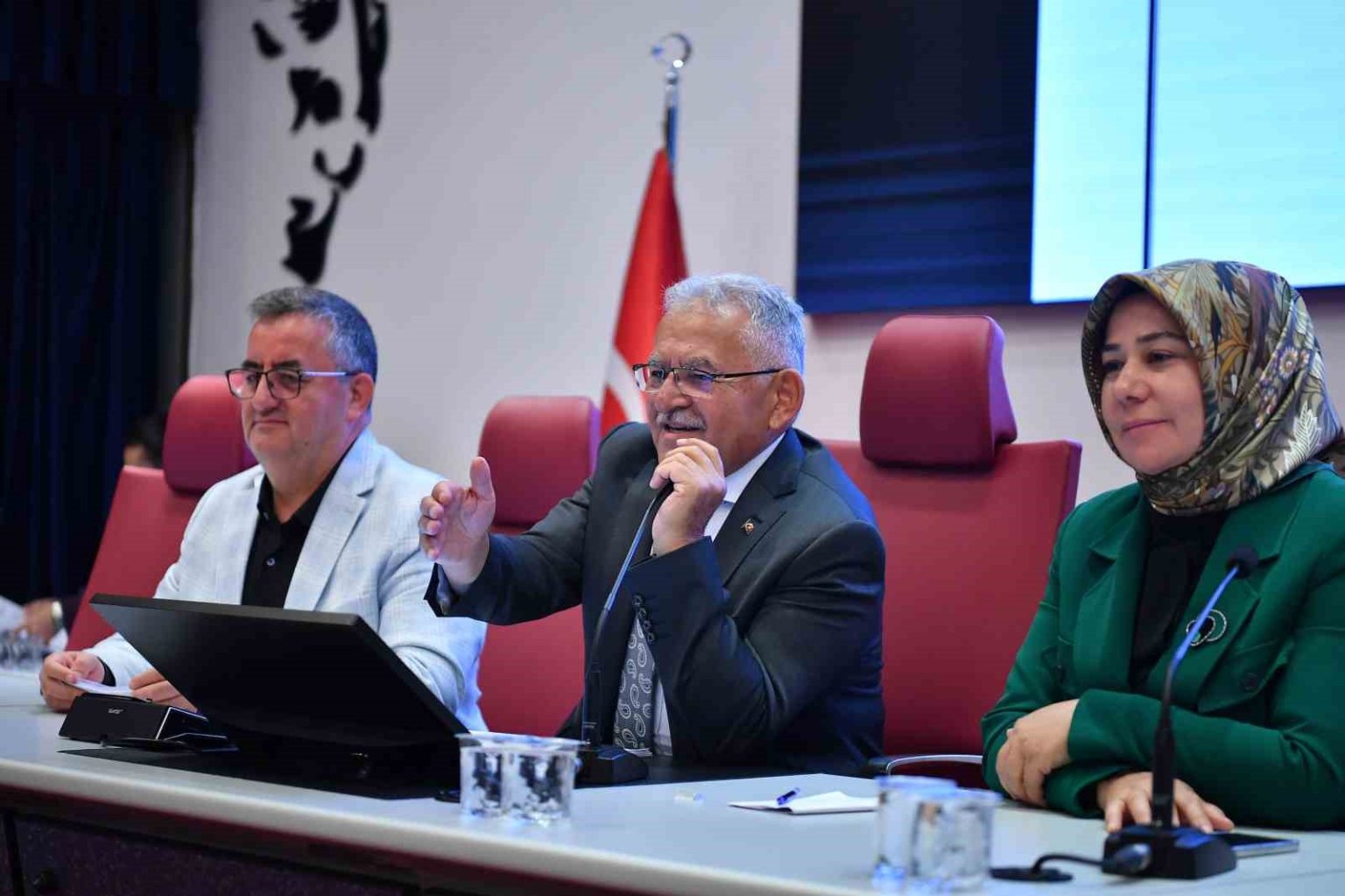 buyuksehir-eylul-ayi-meclisinde-82-madde-gorusulerek-karara-baglandi