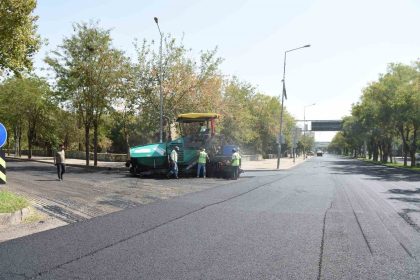 diyarbakirda-11-kilometrelik-11-cadde-ve-bulvara-30-bin-ton-asfalt-serildi