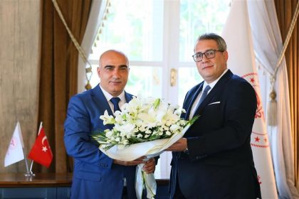 doc-dr-ayhan-kul-izmir-il-saglik-mudurlugune-atandi
