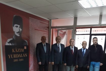 er-vaktan-kazim-yurdalan-ortaokuluna-kultur-hizmeti