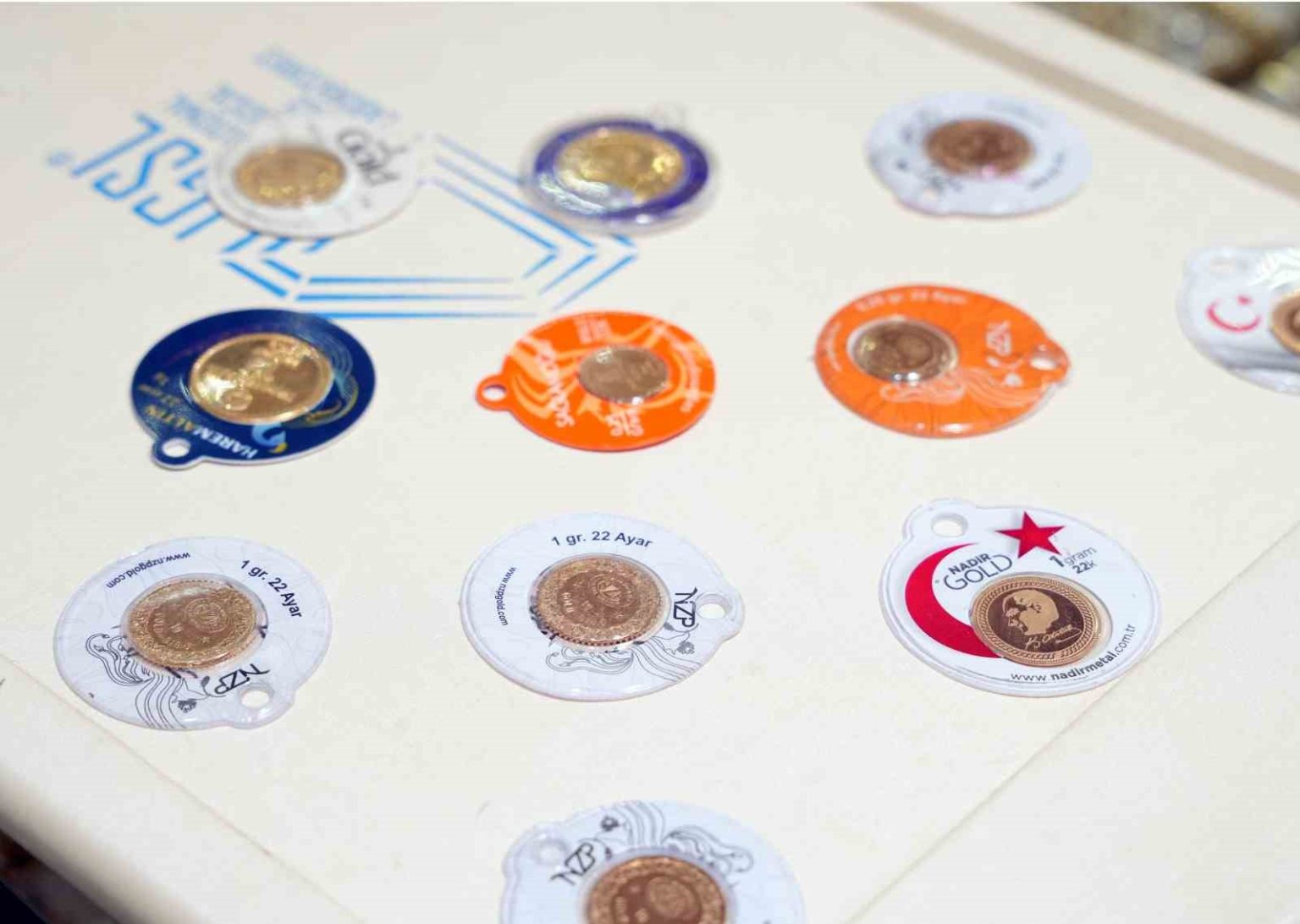 fedin-faiz-indirim-beklentileri-altin-ons-fiyatini-3-bin-600-dolarin-uzerine-tasidi