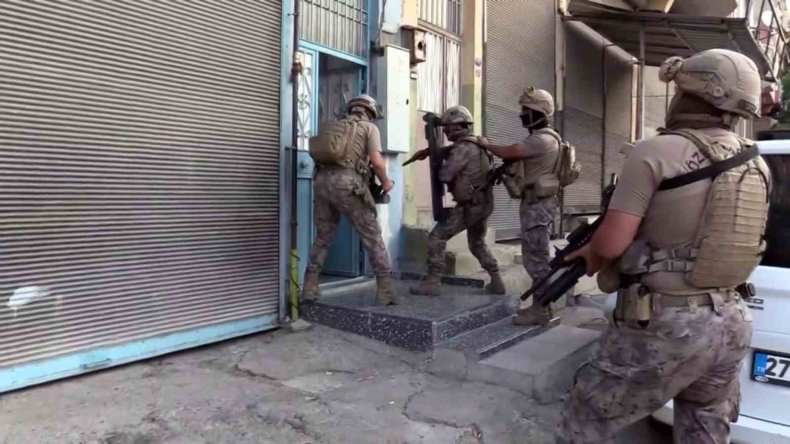 gaziantepte-aranan-sahislara-safak-operasyonu-10-gozalti