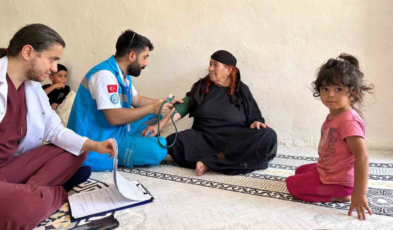 hakkaride-vatandaslara-yerinde-saglik-hizmeti